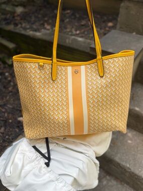 Stunning Tory Burch T-Zag tote bag in a vibrant yellow EUC